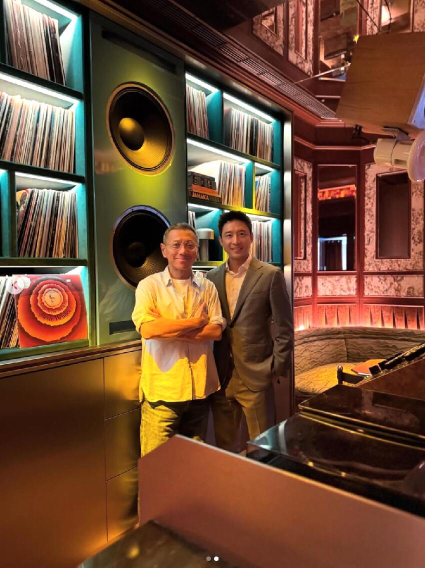 霍啟山捧場楊受成長子夜店，倆闊少把酒言歡，58歲楊其龍樣子滄桑