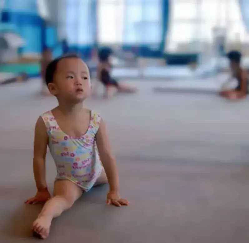 3歲開始練游泳，陳芋汐獨自在泳池哭泣，模樣惹人心疼，網友：沒人能隨隨便便成功