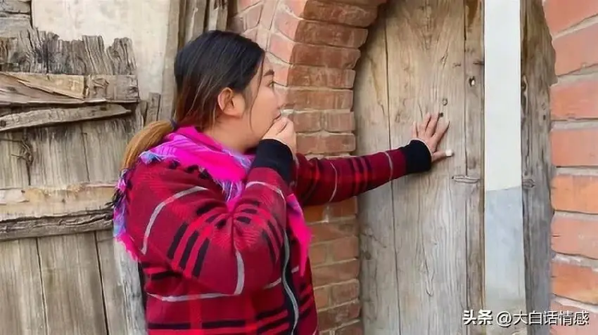 女婿癱瘓  丈母娘每次照顧都支走女兒  女兒返回一看嚇得連連後退