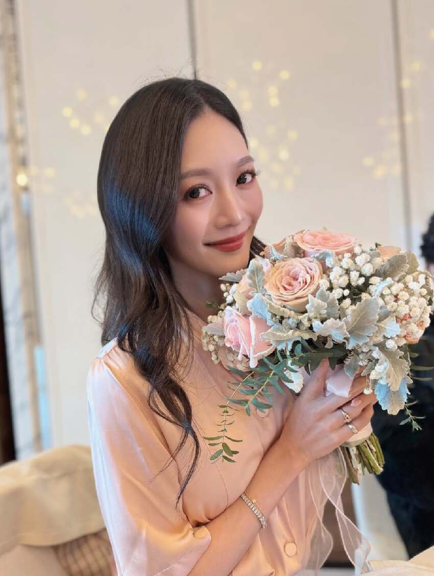 40歲前亞視女星公開新戀情!曾與有婦之夫搞婚外戀,星途徹底斷送