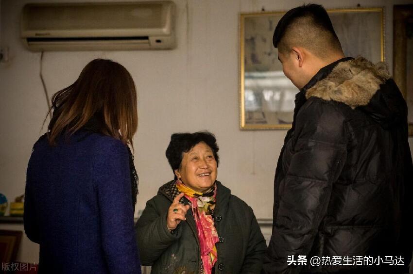 父親寵愛母親42年！他走後「媽媽搬來我家住」才發現　我和妹妹「恨透了」他們這種愛情