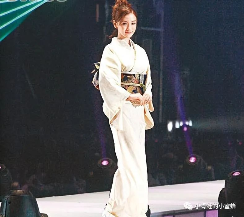 楊穎Angelababy在15歲闖蕩日本的「和服照」流出！網友：難怪不懼瘋馬秀！