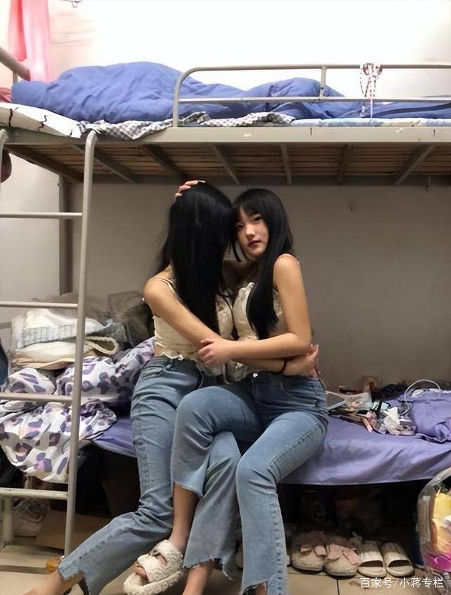 女子留男友在宿舍過夜，上鋪妹子有苦難言：已經好幾次了