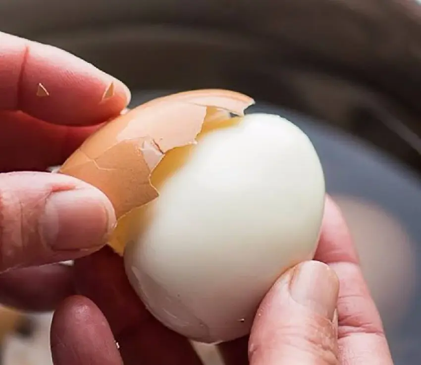 煮雞蛋：冷水、熱水下鍋都不對，牢記這三點，雞蛋輕輕一碰就脫殼！