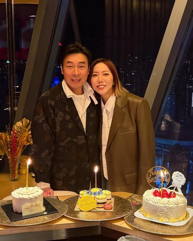 57歲許志安斷崖式衰老?體形臃腫眼角下垂見老態,鄭秀文緊緻逆齡