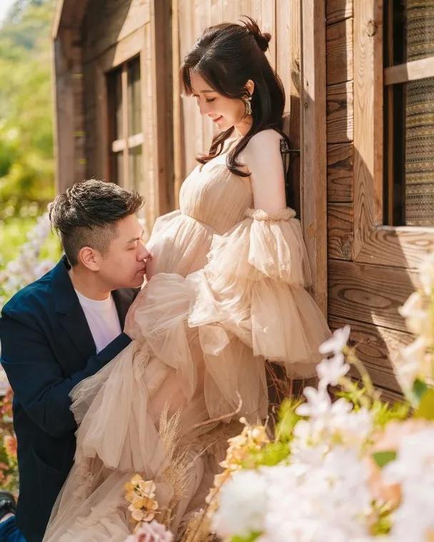 黃翠如卸貨在即不舍小肚子,何依婷懷孕八月曬大肚寫真肥肚不肥人
