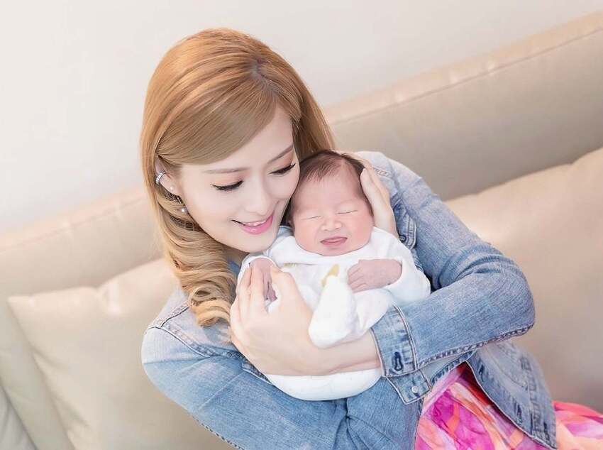 TVB前藝人四年生三娃，正式宣布封肚不再生，因升學面試壓力大