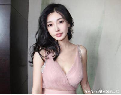 被王晶發掘時才大二,拍三部戲撈金26億,如今成為最美晶女郎