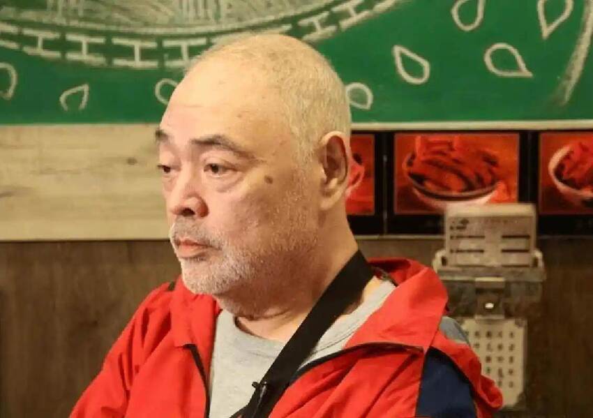 太過分！73歲樂壇天王「失智被送養老院」經紀人探視「1年半沒洗澡」長縟瘡：每月要12萬...