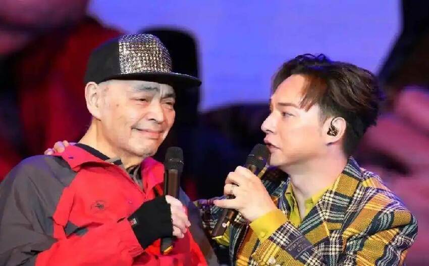 太過分！73歲樂壇天王「失智被送養老院」經紀人探視「1年半沒洗澡」長縟瘡：每月要12萬...