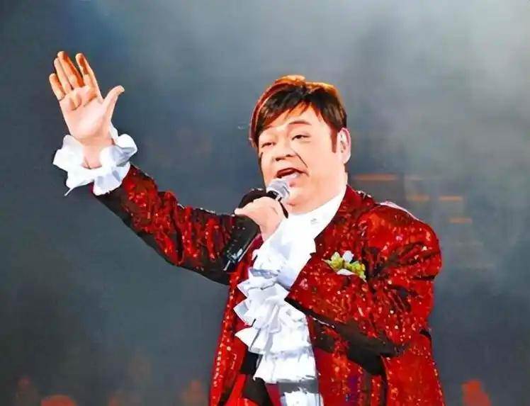 太過分！73歲樂壇天王「失智被送養老院」經紀人探視「1年半沒洗澡」長縟瘡：每月要12萬...