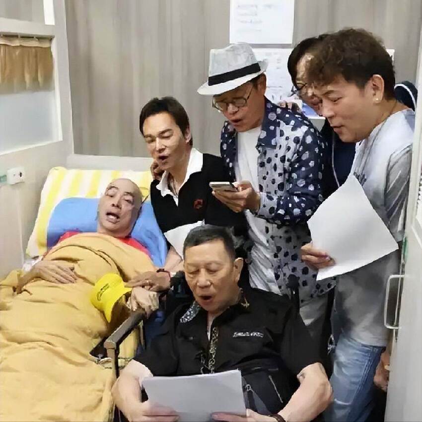 太過分！73歲樂壇天王「失智被送養老院」經紀人探視「1年半沒洗澡」長縟瘡：每月要12萬...