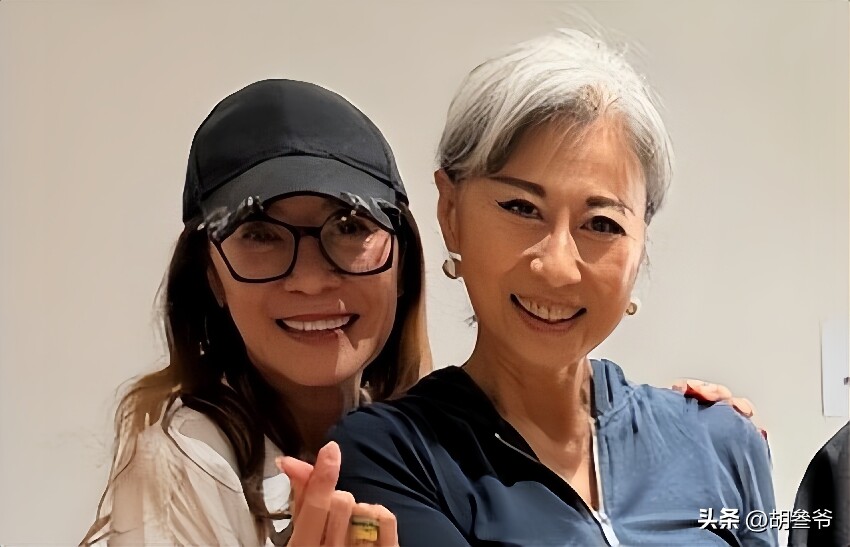 65歲葉倩文64歲楊紫瓊同框，一個緊緻一個褶多，骨相皮相區別明顯