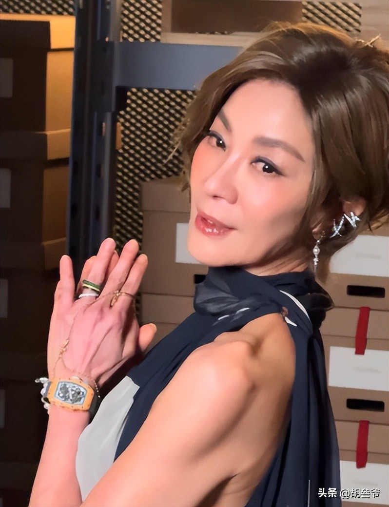 65歲葉倩文64歲楊紫瓊同框，一個緊緻一個褶多，骨相皮相區別明顯
