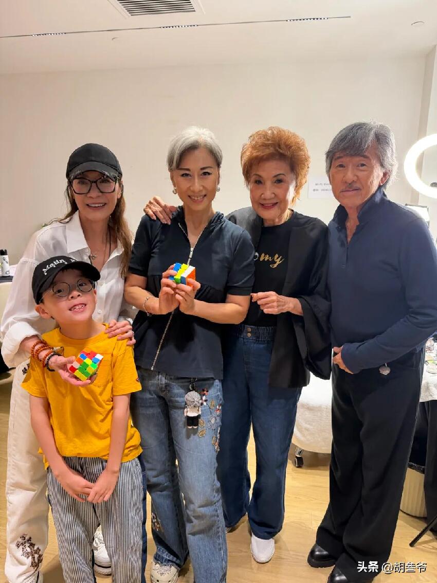 65歲葉倩文64歲楊紫瓊同框，一個緊緻一個褶多，骨相皮相區別明顯