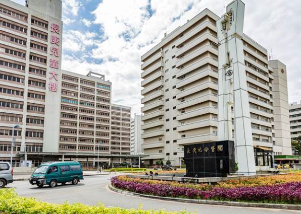 香港新生龍鳳胎長相神似鄰居大爺，丈夫堅持做親子鑒定，結果出來後全家崩潰了