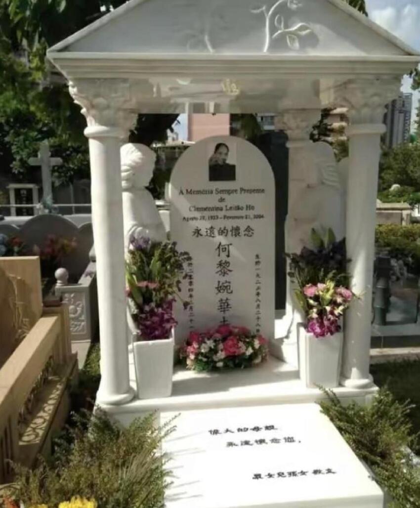 何鴻燊忌日三房上山拜祭，何超蓮墓前獻花，陳婉珍腿腳不便需攙扶