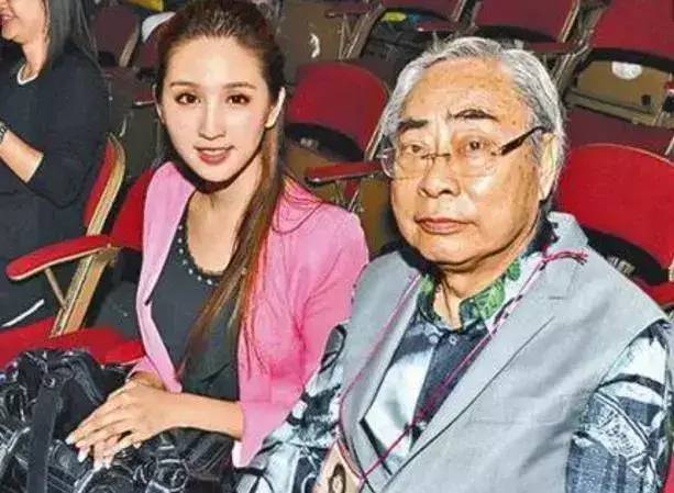 她有樣貌也有身材,在25歲之時,曾與76歲的富商在一起,上演一出爺孫戀,後來指稱他是她尊敬的乾爹,如今越來越漂亮、也復出拍戲