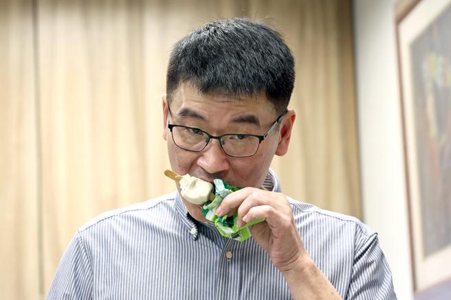 稱鳳梨釋迦是「仰中共鼻息的農產品」！政壇大咖「砸15萬賠罪」：傷害農民很抱歉！