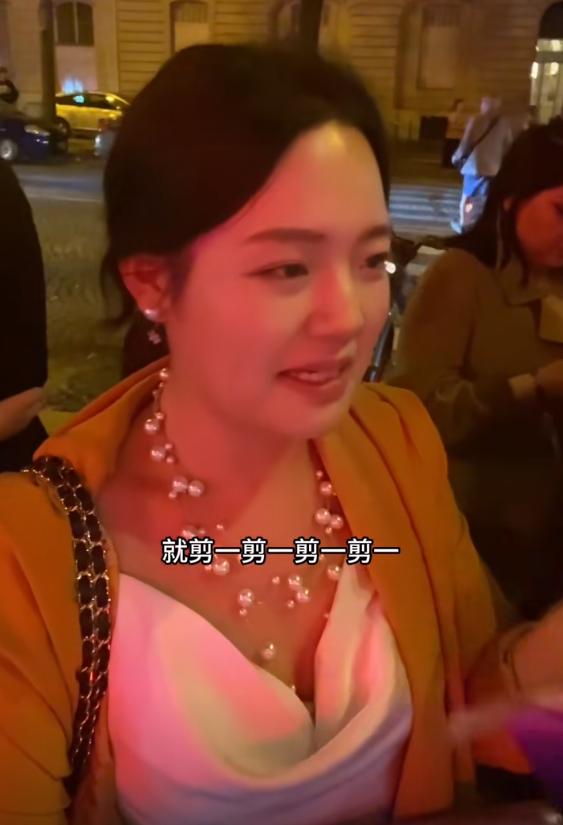 Lisa瘋馬秀首演細節！脫掉衣服扔給觀眾，男友台下觀看，越穿越少