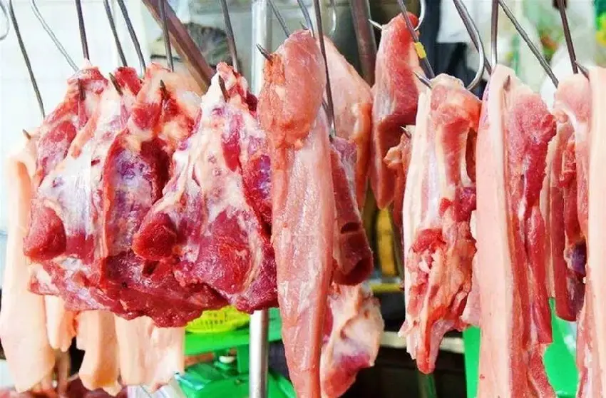 同樣是豬肉，買「淺色」還是「深色」？肉販子：弄懂了再買不吃虧！