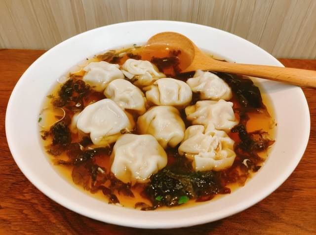 一家愛吃餛飩!五旬男子癌逝「妻兒也接連罹癌」 醫生「揪出真兇」她崩潰痛哭:貪便宜害全家