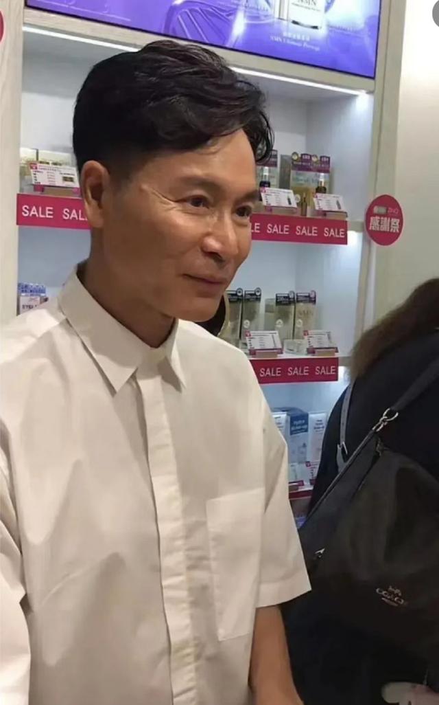 59歲郭晉安帶女兒用餐！一個舉動力證是暖男好爸爸，愛女甜美乖巧