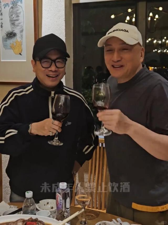 TVB開機飯局！林保怡幫湯鎮業拉凳子被無視，對方忙著應酬導演