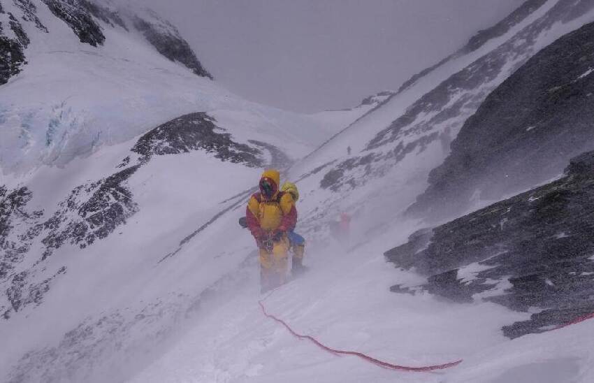 珠峰8600公尺處躺了28年的睡美人，至今無人敢動她遺體，死後真相令人毛骨悚然