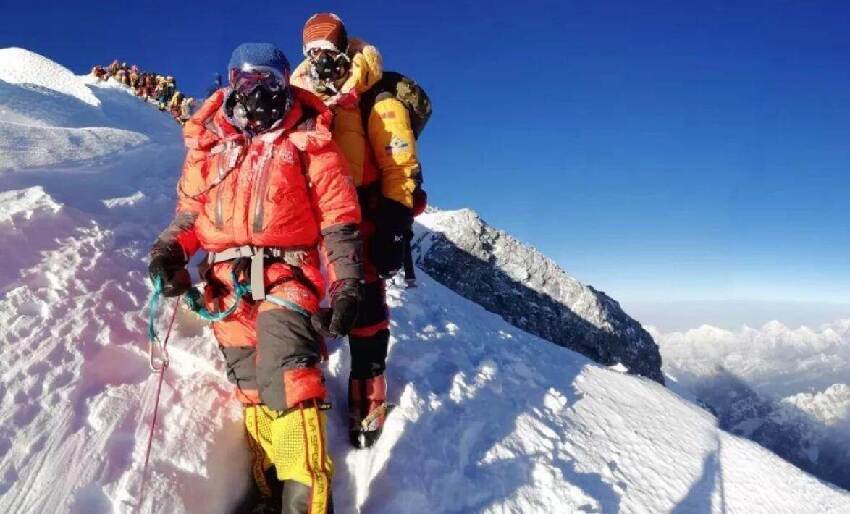 珠峰8600公尺處躺了28年的睡美人，至今無人敢動她遺體，死後真相令人毛骨悚然