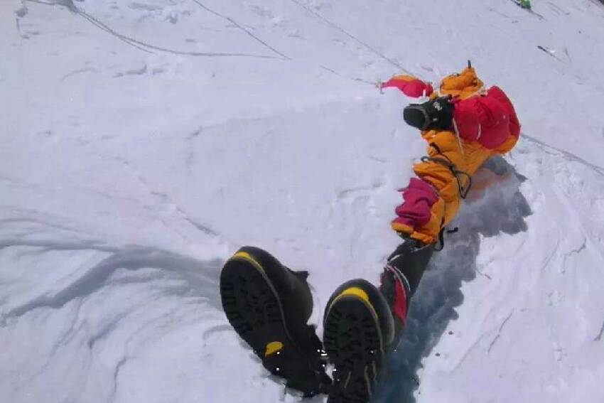 珠峰8600公尺處躺了28年的睡美人，至今無人敢動她遺體，死後真相令人毛骨悚然