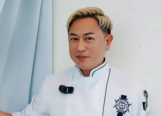 香港知名男星罕見錄製短視頻，身材發胖顯油膩，順利走出容貌焦慮