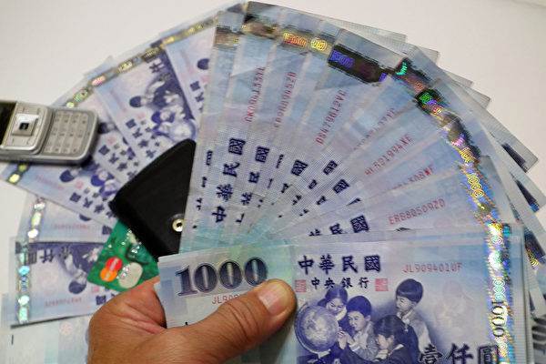 地上掉的錢不要撿，很多人不明白怎麼回事，抓緊看看，轉告家裡人