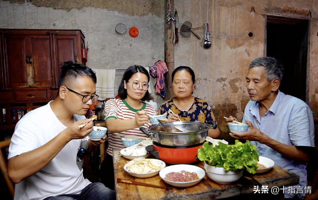 兒子來車站接我！一進門「吃了兒媳煮的飯」心滿意足　飯後「她端來一盤蘋果」隔天我收拾行李走了