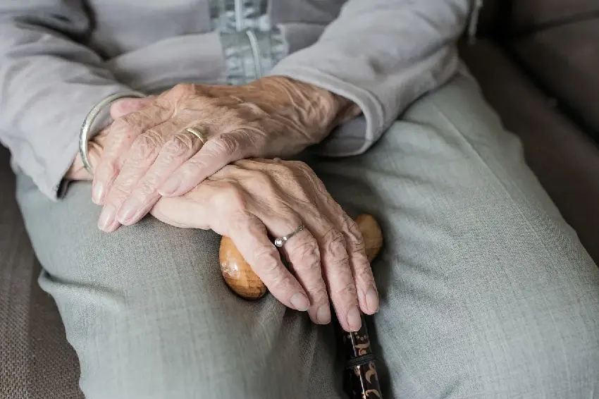 49歲無業逆子隱瞞死訊「藏媽媽遺體」5年伴屍未下葬！詐領1150萬年金