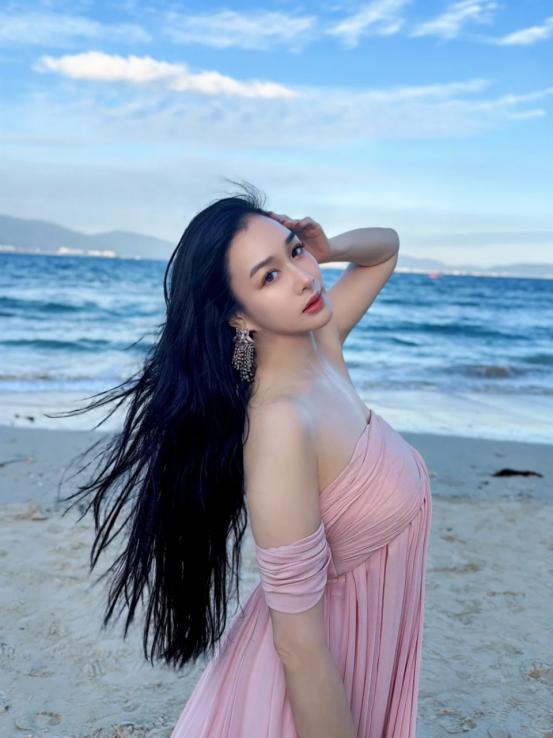 55歲鍾麗緹疑為拼四胎體重暴增，小老公全程黑面，被傳拒絕其再生