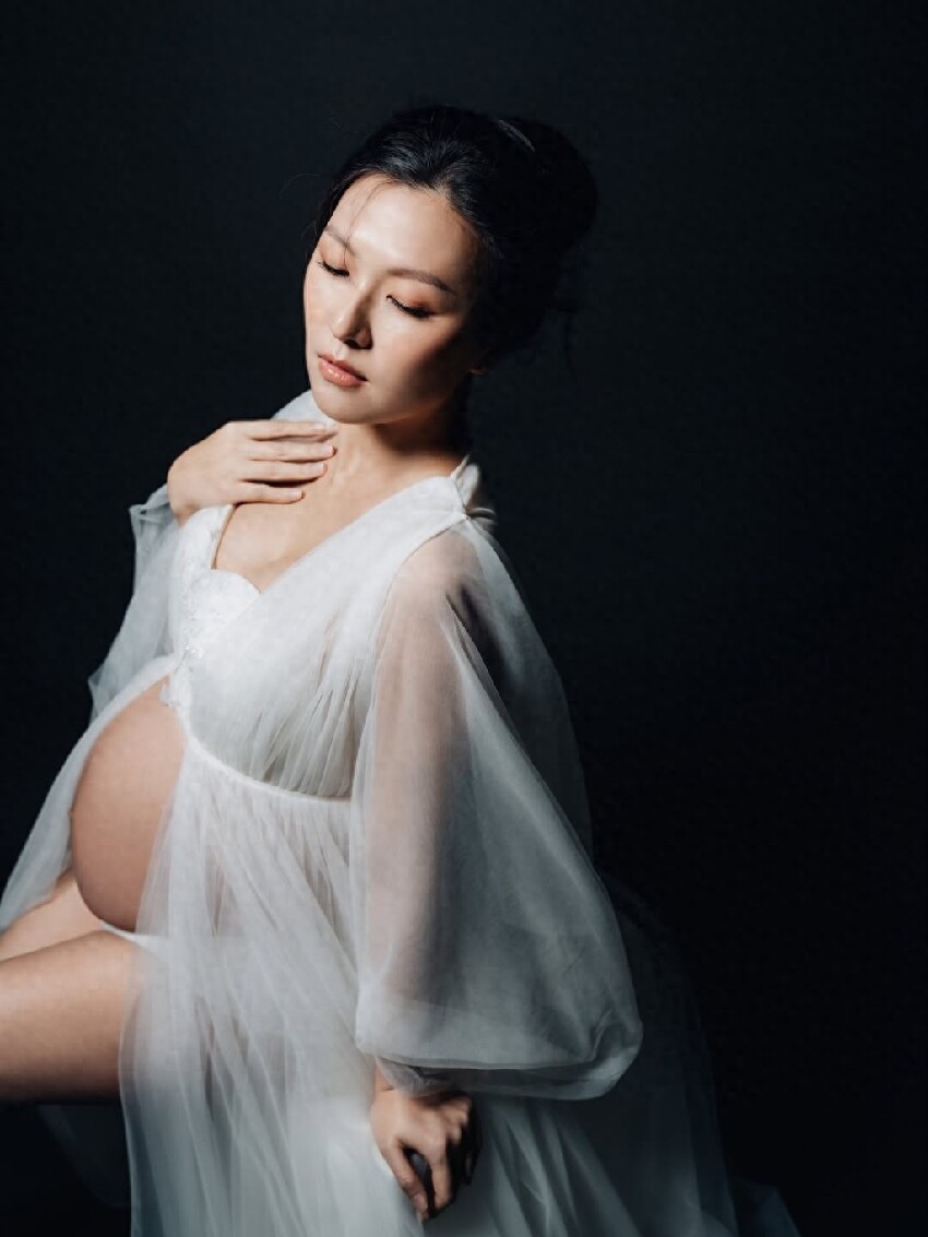 香港女星曬唯美孕照將成為媽媽,與星二代戀愛九年,婚姻圓滿幸福