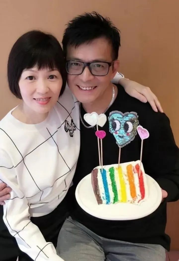 恭喜！TVB前當家男星被指向女藝人求婚成功，太太離世3年遭轟違背不娶承諾