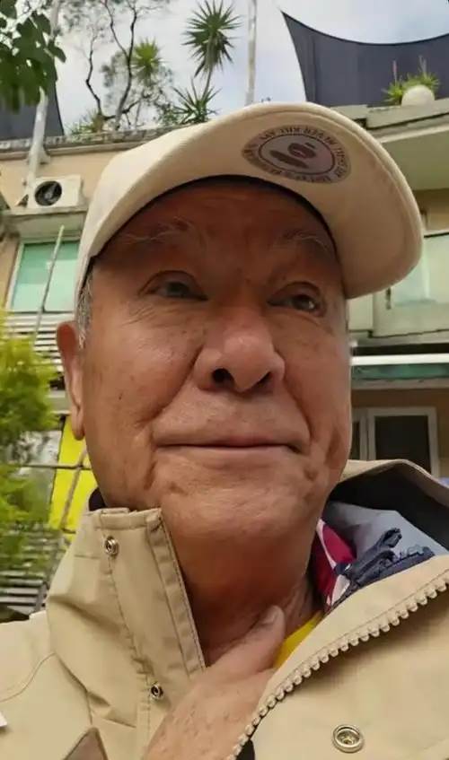 交通事故癱瘓後，被妻子扔養老院23年，昔日的「歌王」現在怎麼樣了