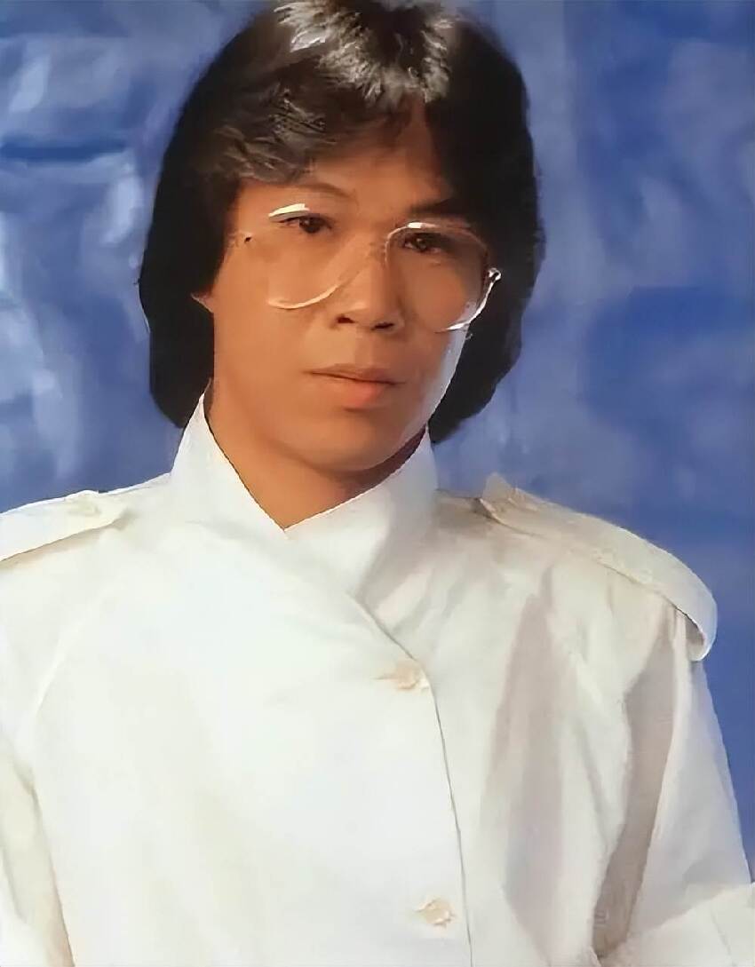 交通事故癱瘓後，被妻子扔養老院23年，昔日的「歌王」現在怎麼樣了