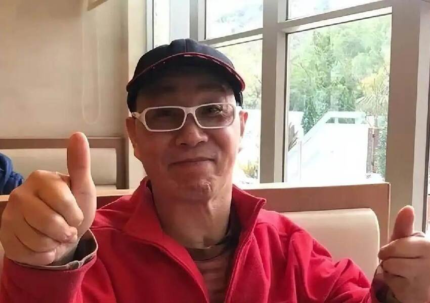 交通事故癱瘓後，被妻子扔養老院23年，昔日的「歌王」現在怎麼樣了