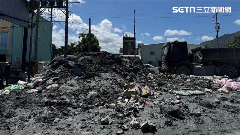 男扮鏟子超人…騙光復鄉災區「挖到大體、活埋百人」!警上門秒後悔