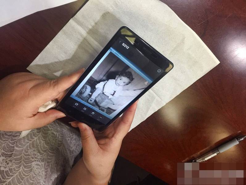 英國大叔跨國娶小15歲同校女孩，她不顧父母反對「婚後6年突然去世」死因家人難以接受