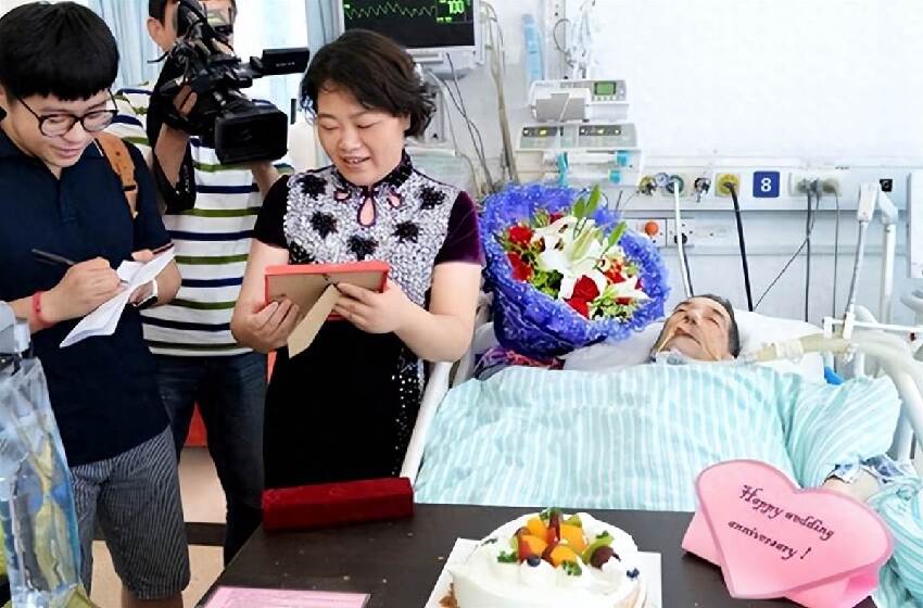 英國大叔跨國娶小15歲同校女孩，她不顧父母反對「婚後6年突然去世」死因家人難以接受
