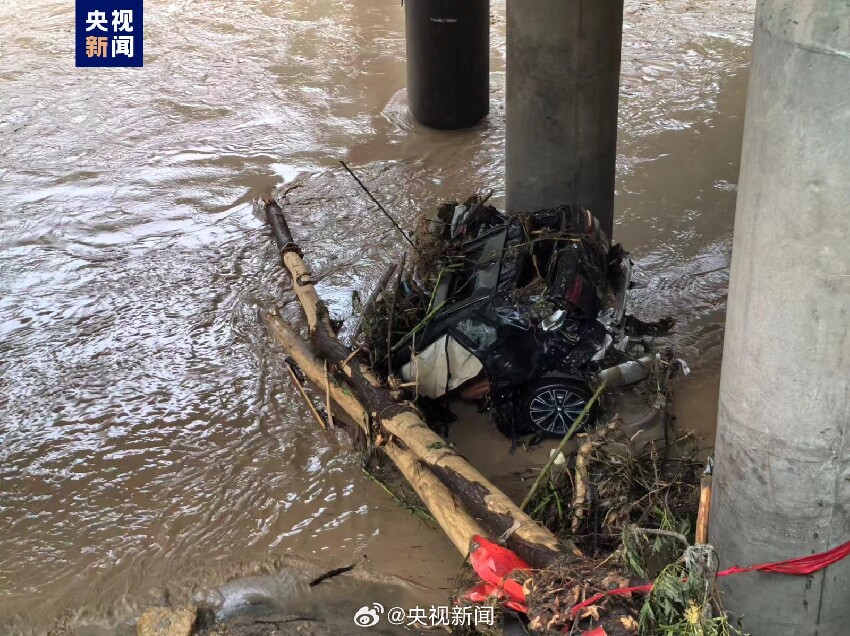 快訊／大橋發生恐怖坍塌！橋身斷裂墜河「釀11人身亡」...目前搜救狀況曝光