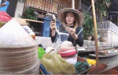 在泰國旅遊，遇到美女給你遞草帽時最好拒絕，經歷過的遊客都哭了