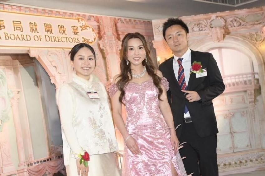 香港百億富三代曝生子計劃，妻子腹部隆起疑有喜，希望生六個小孩