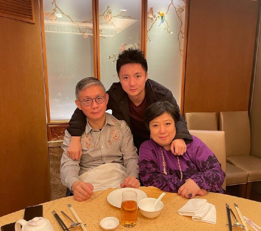 香港百億富三代曝生子計劃，妻子腹部隆起疑有喜，希望生六個小孩