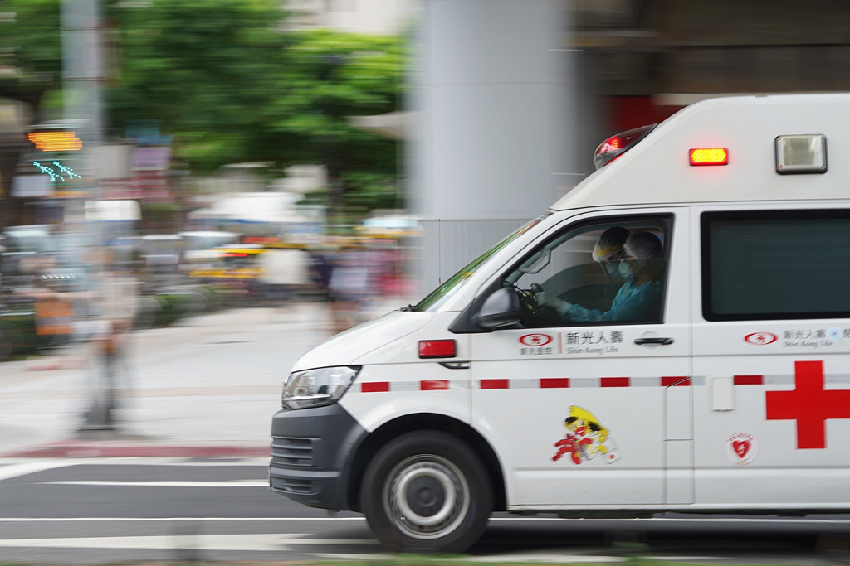 女學生墜樓！30人全出動「花2小時找無人」　菜鳥警「靠特殊體質立功」父一看卻哭斷腸