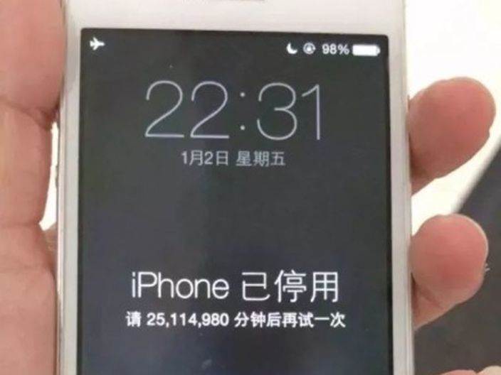 大逆轉！ 2歲兒害「iPhone鎖機47年」媽媽「奇蹟解鎖」蘋果員工也傻眼